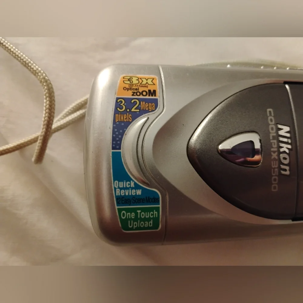 Nikon coolpix 3500 camera 3.2 Mega Pixels
